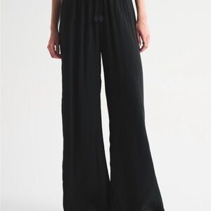 Abercrombie Crinkle Textured Pull-On Wide Leg Pant - Size Medium Long